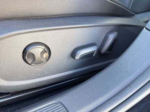 Certified 2024 Volkswagen Jetta SE image 19