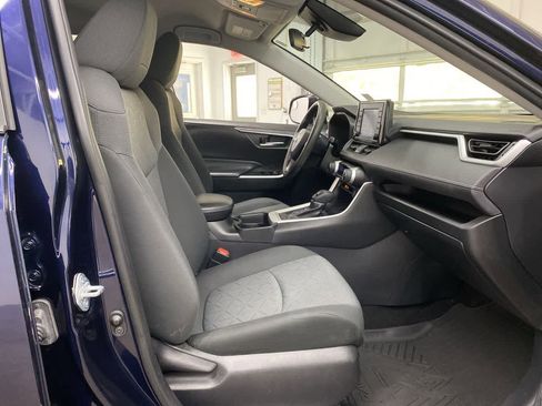 Used 2021 Toyota RAV4 XLE image 19