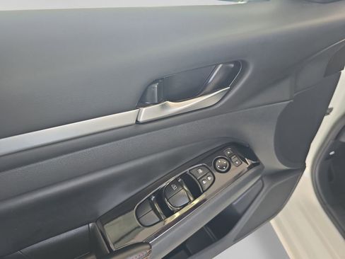 Used 2024 Nissan Altima 2.5 SR image 8