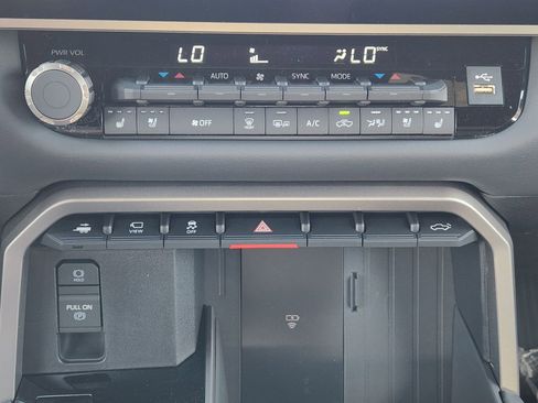 New 2026 Toyota Tundra Platinum AWD/4WD image 19