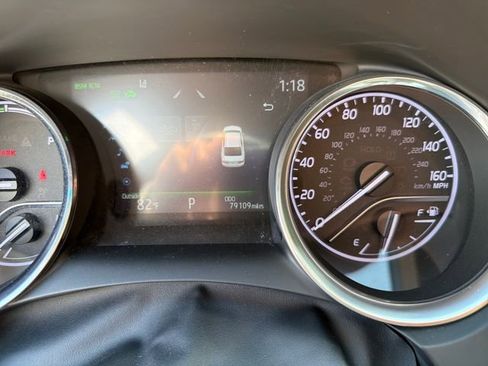 Used 2020 Toyota Camry XLE image 19