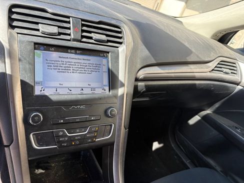 Used 2019 Ford Fusion SE FWD image 20