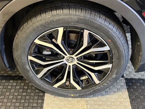 Used 2024 Toyota Crown XLE image 16