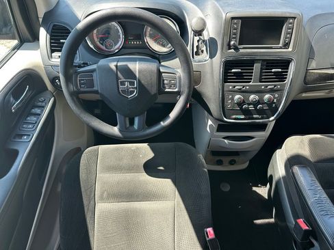 Used 2018 Dodge Grand Caravan SE FWD image 20