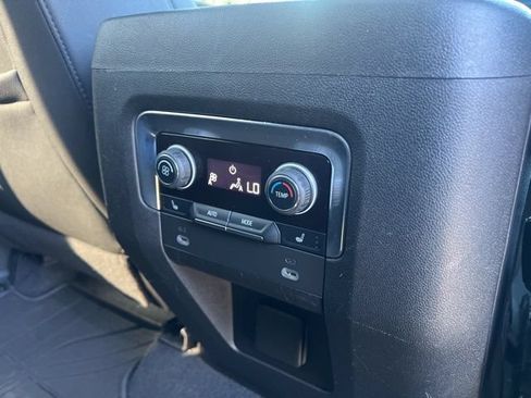 Used 2022 Chevrolet Tahoe Z71 w/ Luxury Package AWD/4WD image 27