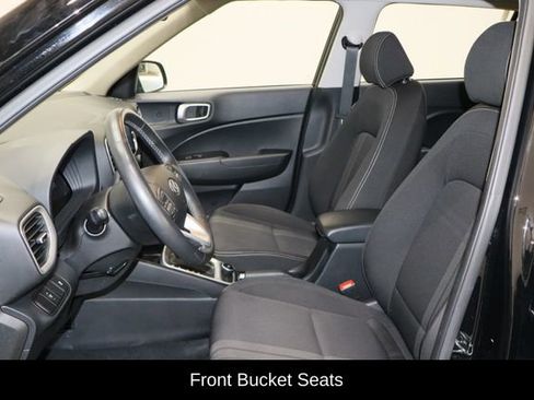 Used 2024 Hyundai Venue SEL image 16