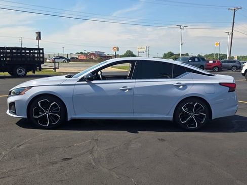 Used 2024 Nissan Altima 2.5 SR w/ SR Premium Package FWD image 6