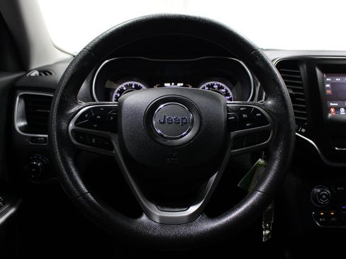 Used 2019 Jeep Cherokee Latitude w/ Popular Appearance Group FWD image 10