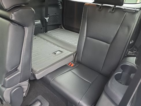 Certified 2021 Toyota Highlander XLE AWD/4WD image 15