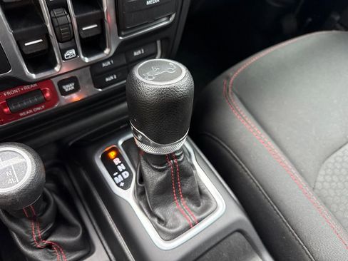 Used 2019 Jeep Wrangler Unlimited Rubicon AWD/4WD image 16