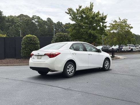 Used 2017 Toyota Corolla L FWD image 3