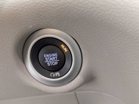 Used 2023 Chrysler Pacifica Touring-L FWD image 22
