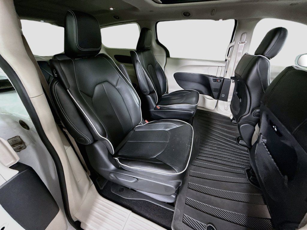 Used 2022 Chrysler Pacifica Limited FWD image 30