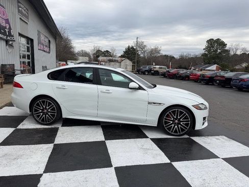 Used 2016 Jaguar XF R-Sport image 4