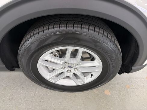 New 2026 Ford Explorer Active RWD image 5