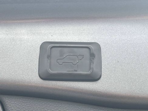 Used 2021 Toyota RAV4 XLE Premium AWD/4WD image 10