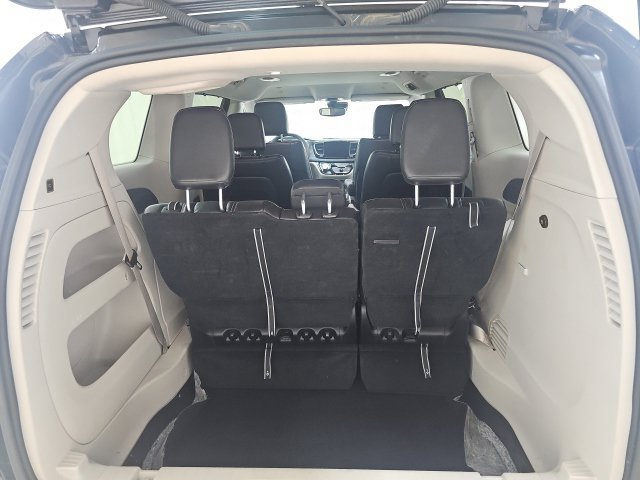 Used 2023 Chrysler Pacifica Touring-L FWD image 16