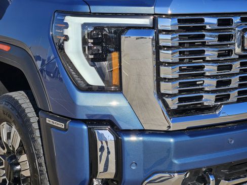 Used 2026 GMC Sierra 2500 Denali w/ Denali Reserve Package image 10