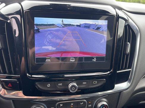 Used 2023 Chevrolet Traverse LT FWD image 18