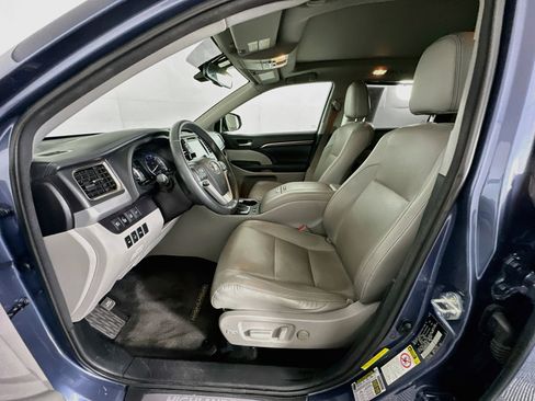 Used 2016 Toyota Highlander Limited Platinum FWD image 13