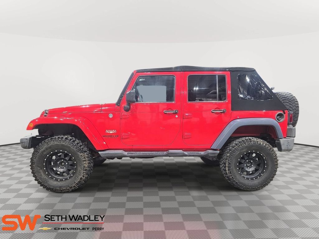 Used 2015 Jeep Wrangler Unlimited Sahara w/ Connectivity Group AWD/4WD image 4