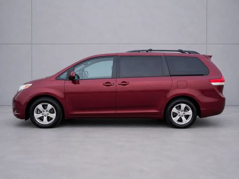 Used 2013 Toyota Sienna LE FWD image 3
