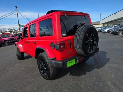 Used 2025 Jeep Wrangler Unlimited Sahara w/ Safety Group AWD/4WD image 8