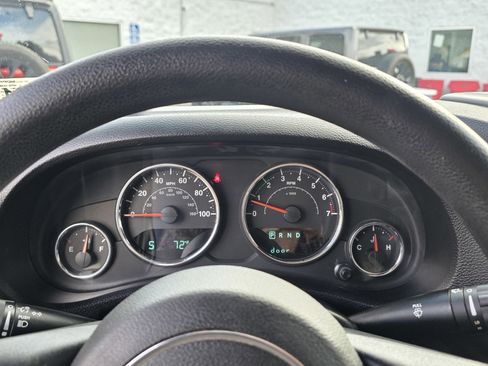 Used 2015 Jeep Wrangler Unlimited Sport image 17