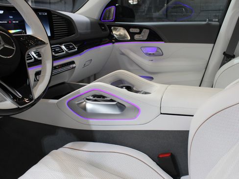 Used 2025 Mercedes-Benz Maybach GLS 600 4MATIC image 46