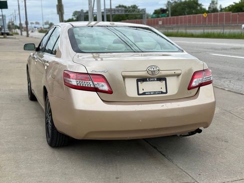 Used 2010 Toyota Camry LE FWD image 9