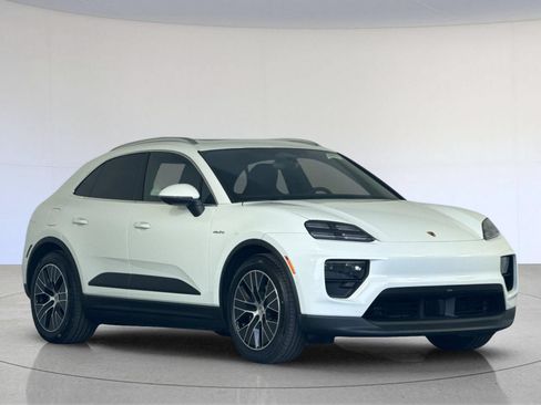 Certified 2026 Porsche Macan 4 Electric AWD/4WD image 10