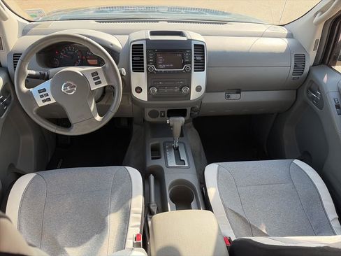 Used 2015 Nissan Frontier SV image 9