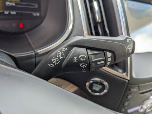 Used 2019 Ford Edge Titanium image 34