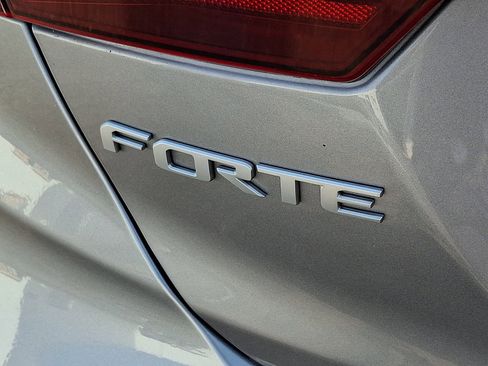 Used 2023 Kia Forte LXS w/ LXS Technology Package image 29