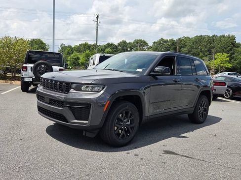 New 2026 Jeep Grand Cherokee Altitude RWD image 3