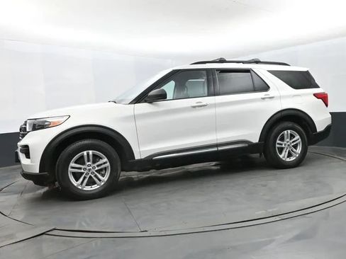Used 2022 Ford Explorer XLT AWD/4WD image 5