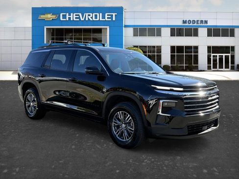 Used 2024 Chevrolet Traverse LT w/ Trailering Package image 4