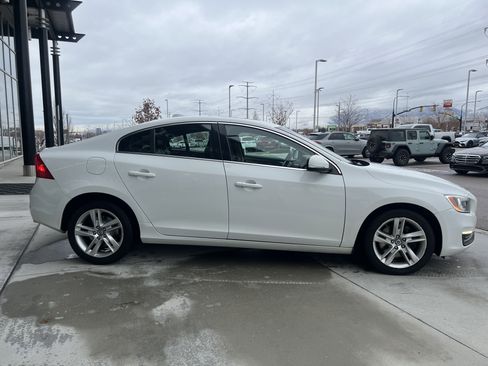 Used 2014 Volvo S60 T5 image 4