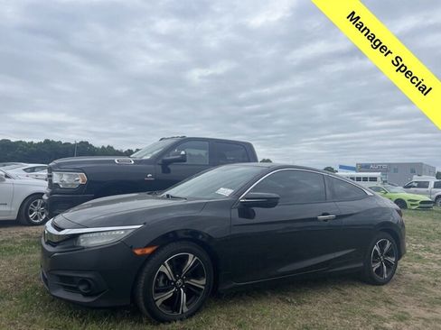 Used 2017 Honda Civic Touring image 1
