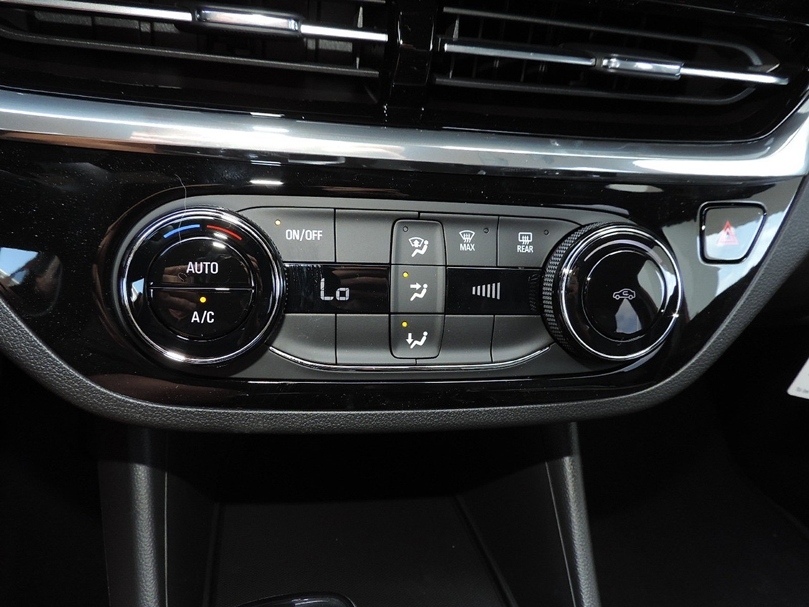 New 2026 Buick Envista Sport Touring FWD image 18