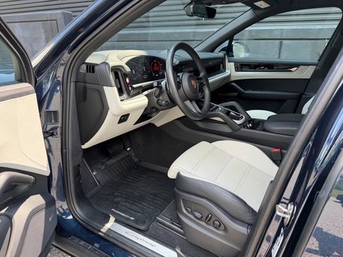 Certified 2026 Porsche Cayenne AWD/4WD image 4