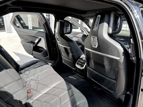 Used 2024 BMW 740i xDrive image 34