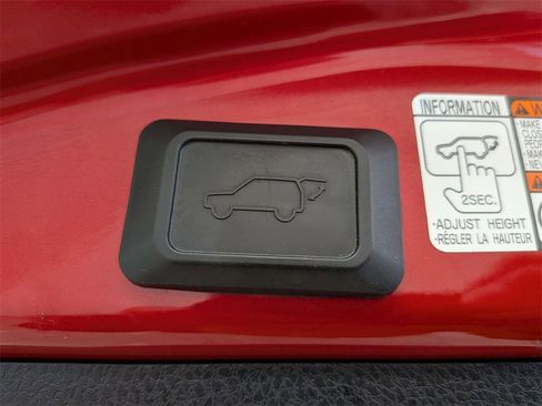 Used 2016 Toyota RAV4 XLE image 33