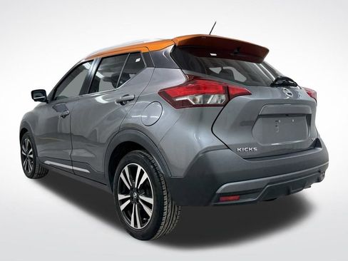 Used 2019 Nissan Kicks SR image 2