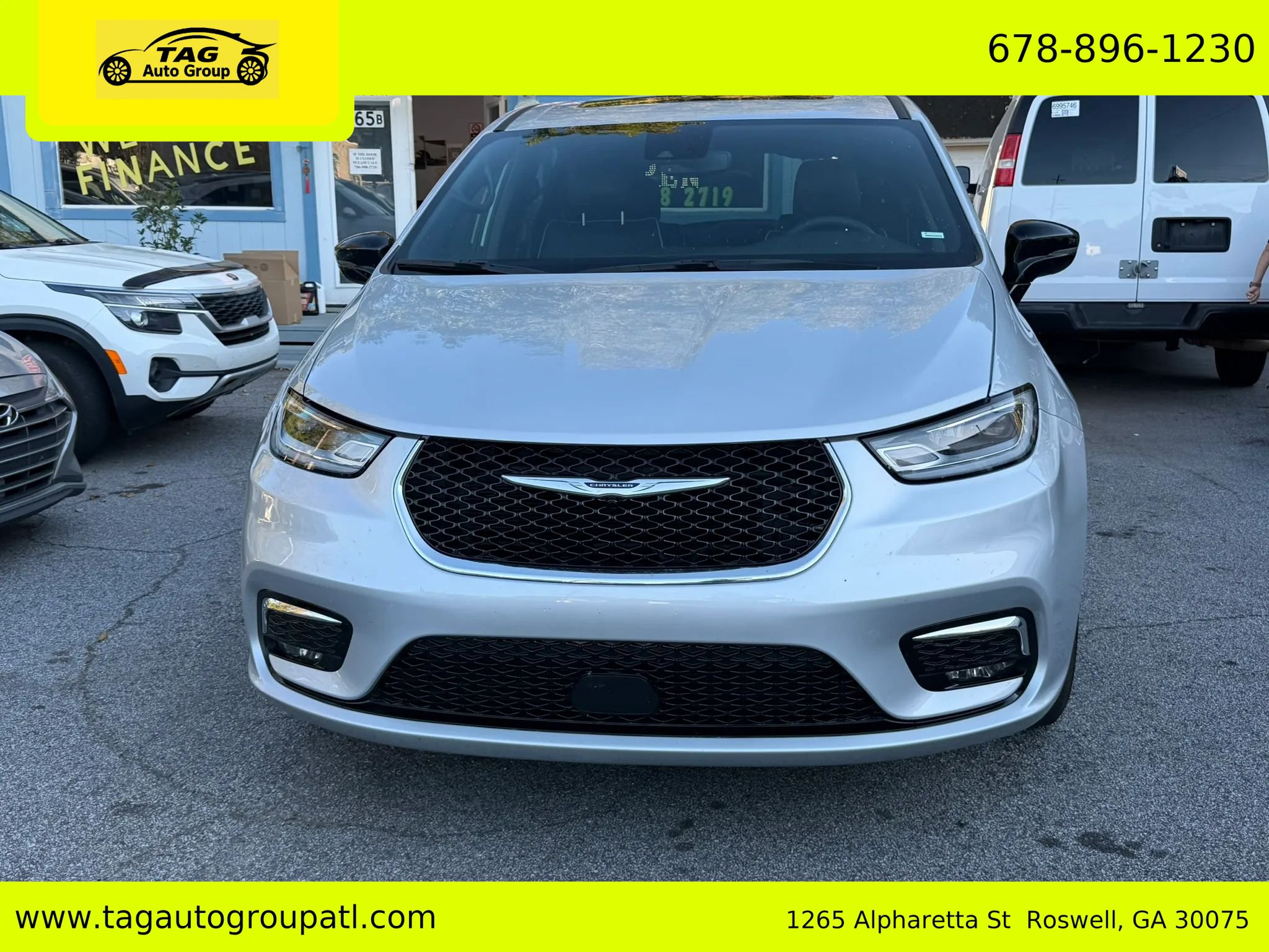 Used 2026 Chrysler Pacifica Limited FWD image 2