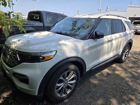 Used 2022 Ford Explorer Limited w/ Class IV Trailer Tow Package AWD/4WD image 2