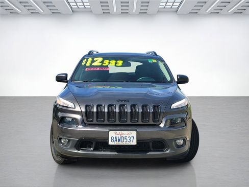 Used 2018 Jeep Cherokee Latitude w/ Altitude Package FWD image 2