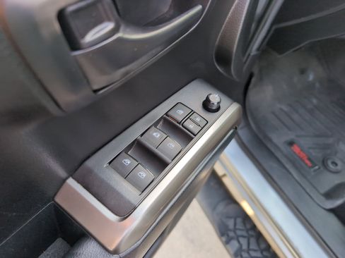 Used 2022 Toyota Tacoma SR5 w/ Technology Package AWD/4WD image 14