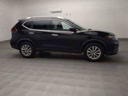 Used 2018 Nissan Rogue SV image 11