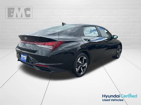 Used 2023 Hyundai Elantra SEL w/ Convenience Package FWD image 3